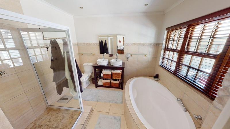 5 Bedroom Property for Sale in Golden Acre Western Cape